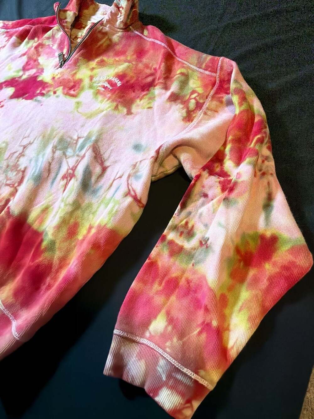 Tommy Bahama Custom Ice-Dyed Tie Dye 1/4 Zip Sweatshirt Pullover - Picture 3 of 10